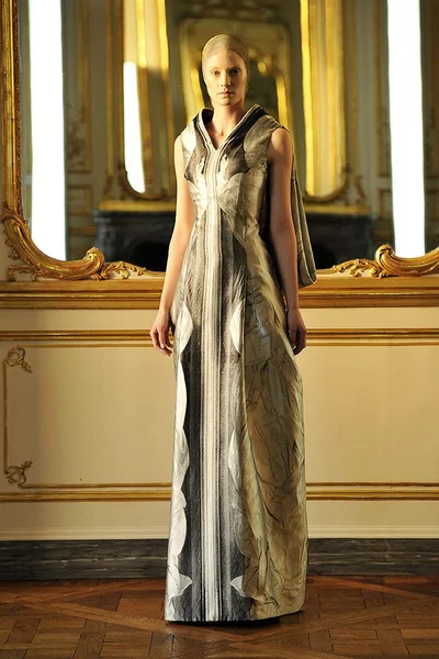Look 10